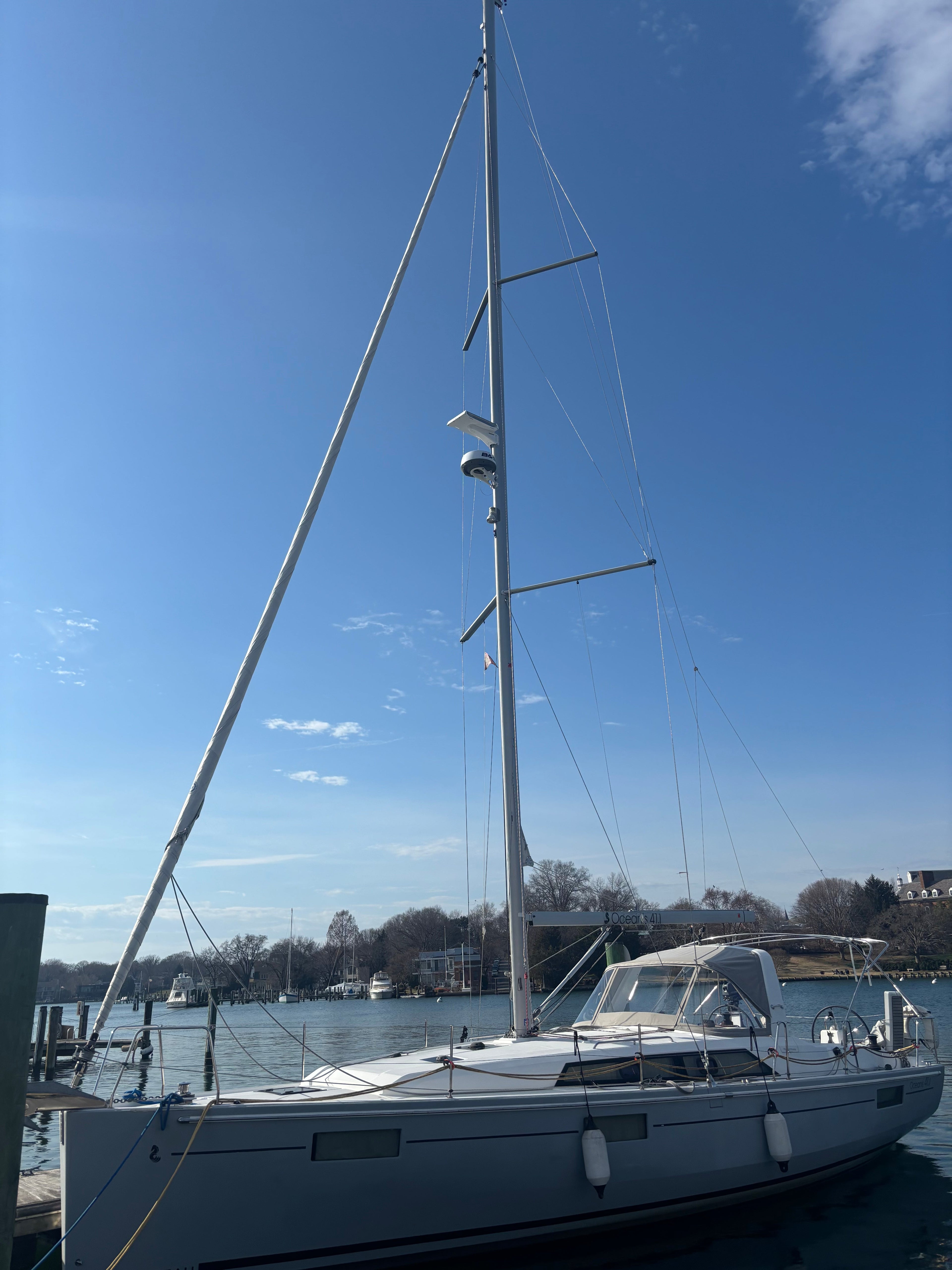 Beneteau Oceanis 41.1 sailboat with a mast-mounted Starlink Mini antenna installed by Marine Electric Systems on the Chesapeake